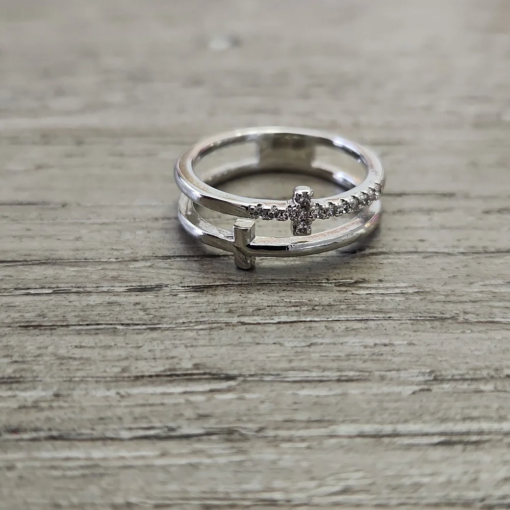 NWT CROSSES SILVER PLATED ZIRCON RING - Picture 3 of 6